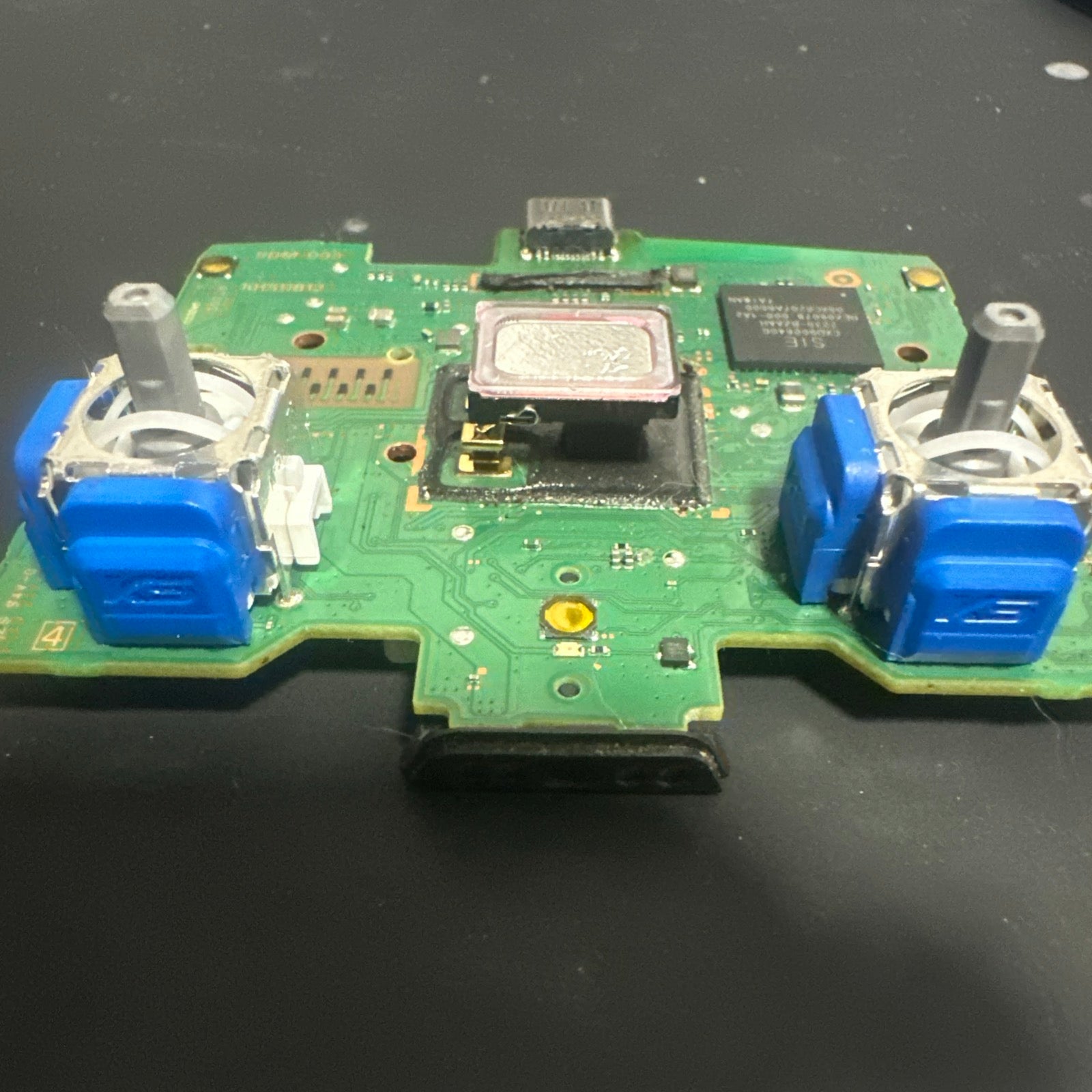 PK Refurb White PS5 Controller – TMR Anti-Drift Upgrade